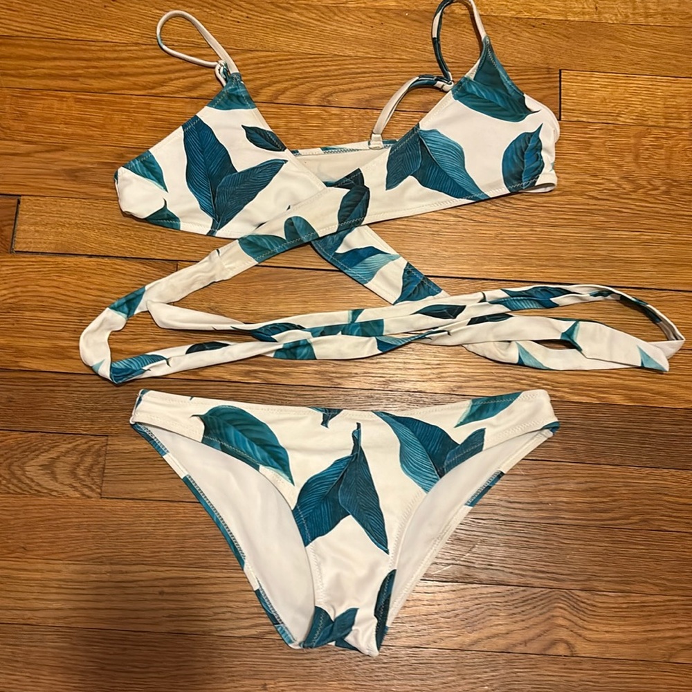 Cupshe wrap around bikini. Size medium